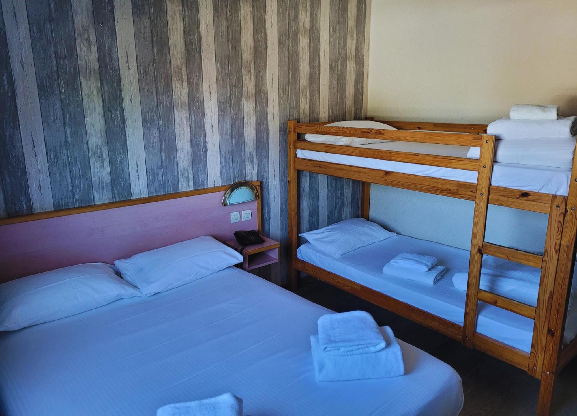 Hotel Restaurant Les Chataigniers Privas Habitación foto