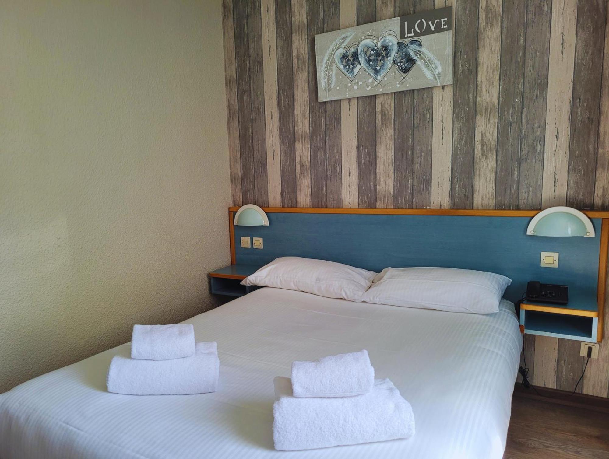 Hotel Restaurant Les Chataigniers Privas Habitación foto