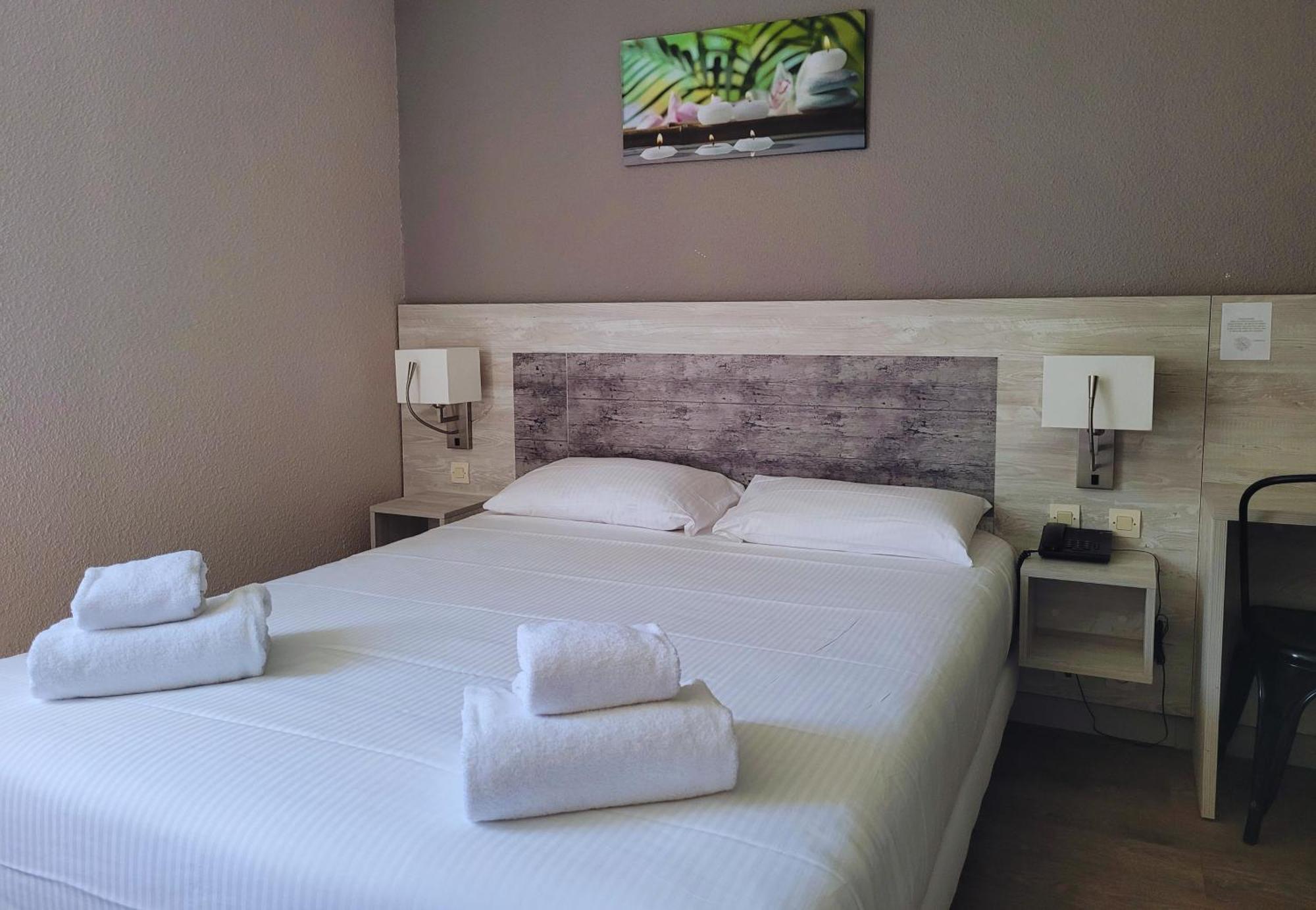 Hotel Restaurant Les Chataigniers Privas Habitación foto